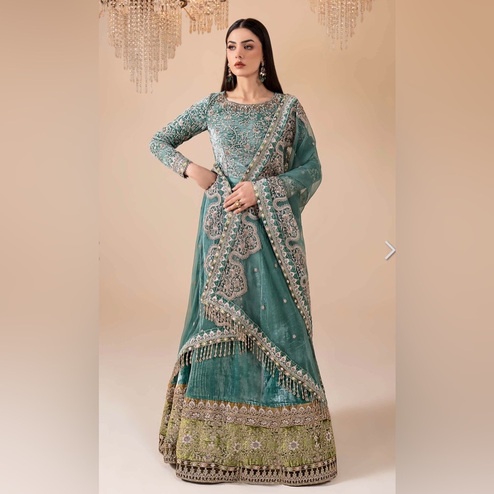 Women’s Maria B 3 Piece Embroidered Velvet Suit Size Large Ramadan Eid Outfit